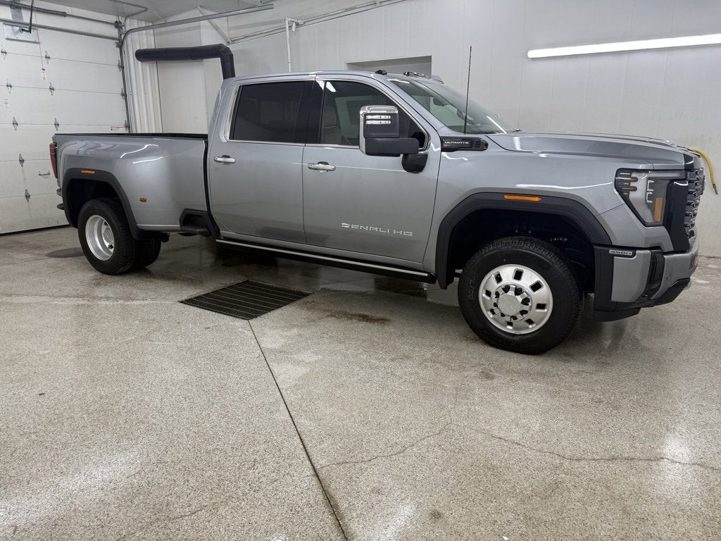 2026 GMC Sierra 3500 HD Denali Ultimate DRW