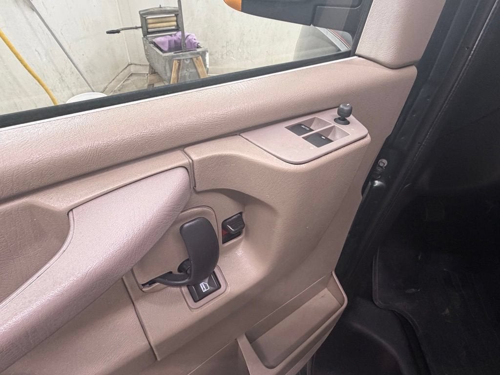 2011 Chevrolet Express Passenger 3500 1LS